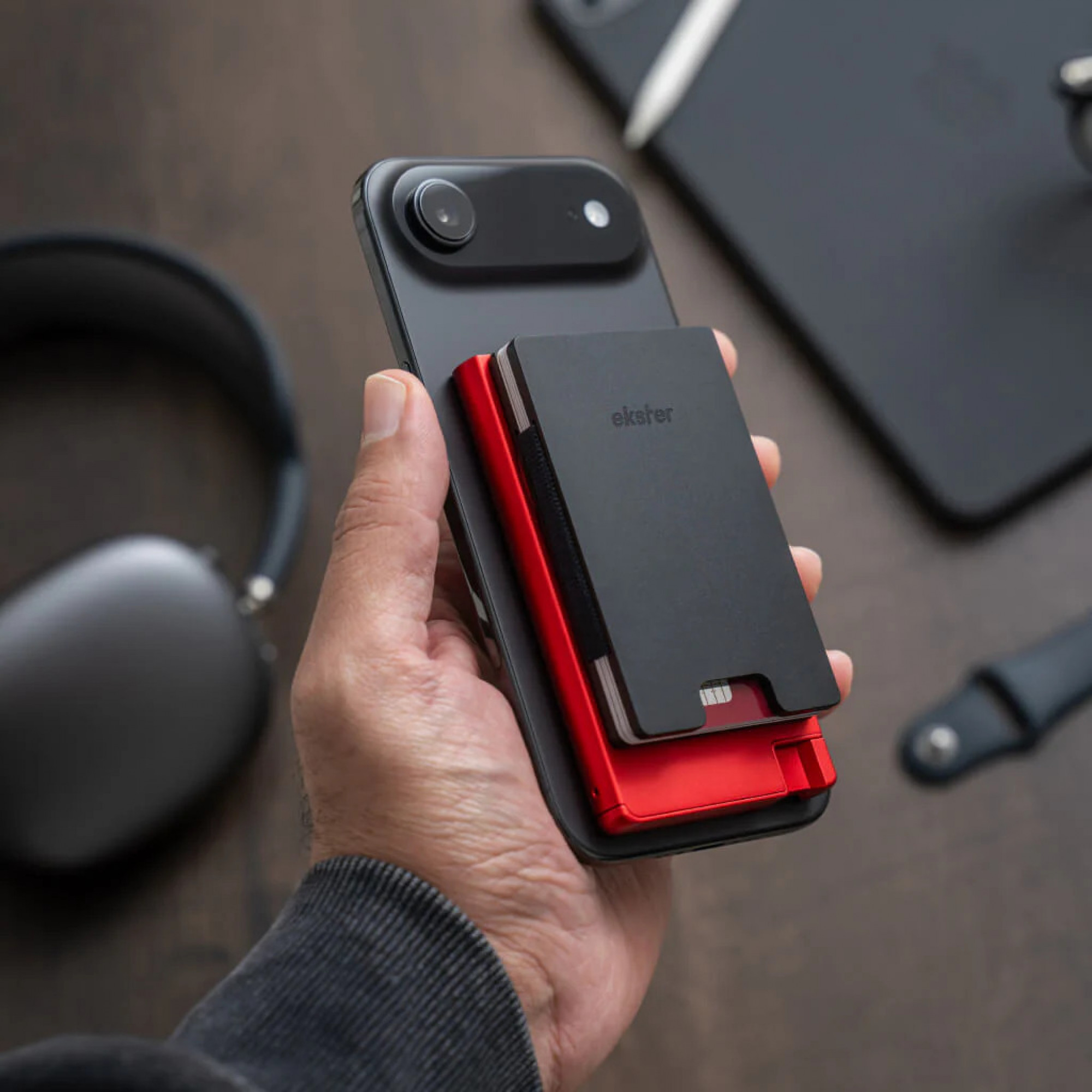 Компактний «розумний» гаманець (картхолдер) ekster Cardholder Pro for MagSafe